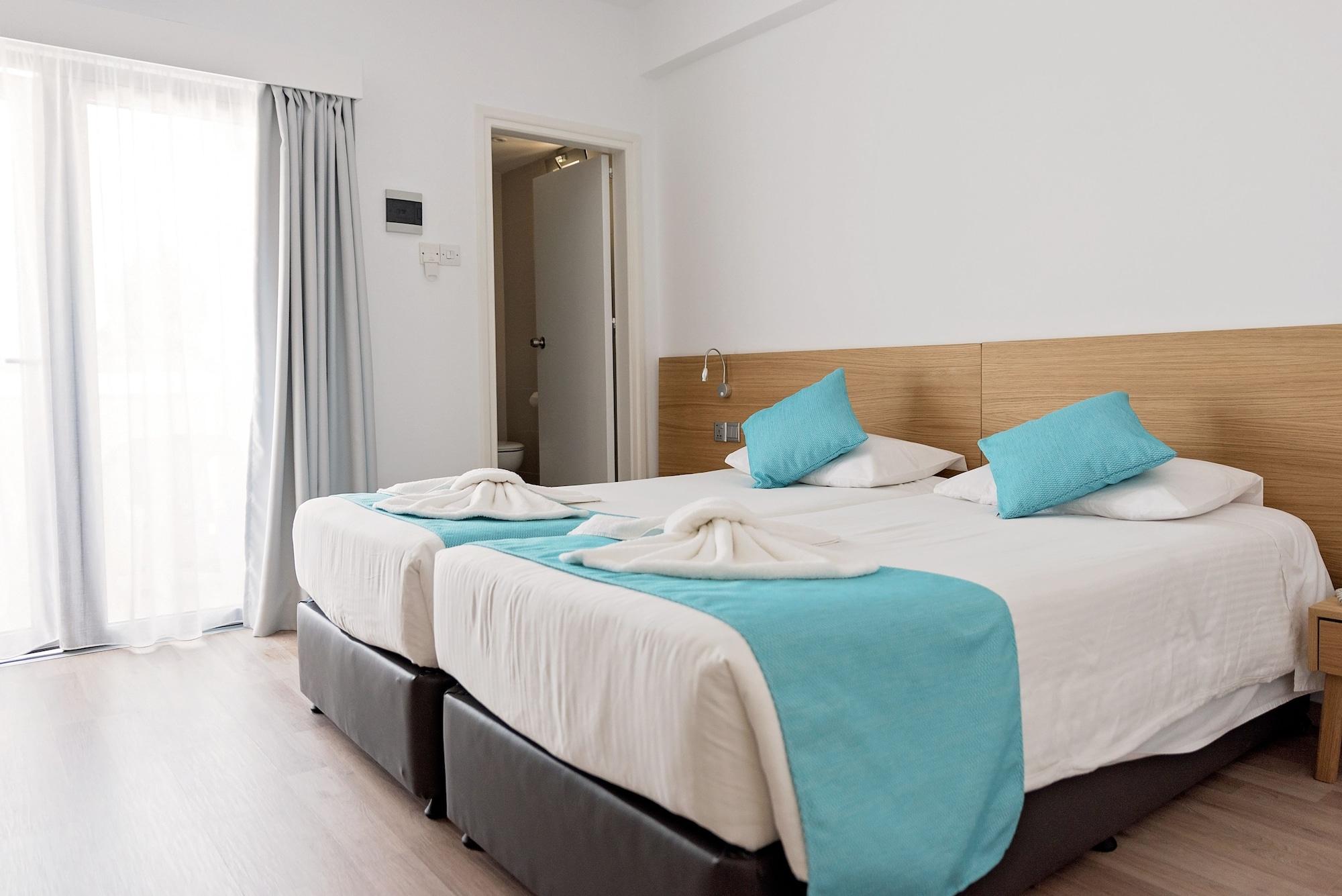 Pyramos Hotel Paphos Exterior photo