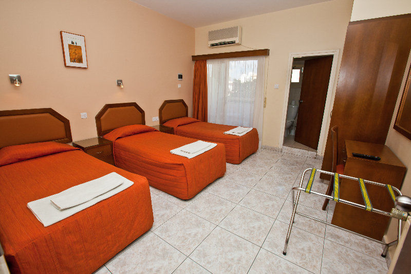 Pyramos Hotel Paphos Exterior photo