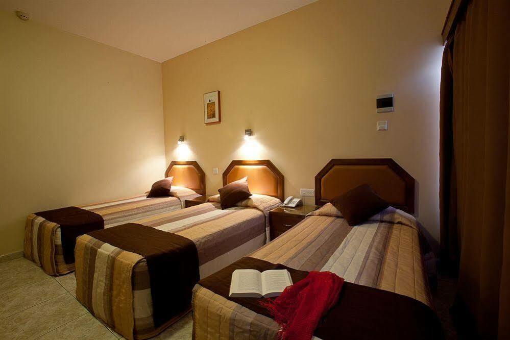 Pyramos Hotel Paphos Exterior photo